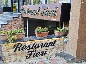 Restorant Fieri entrance and sign